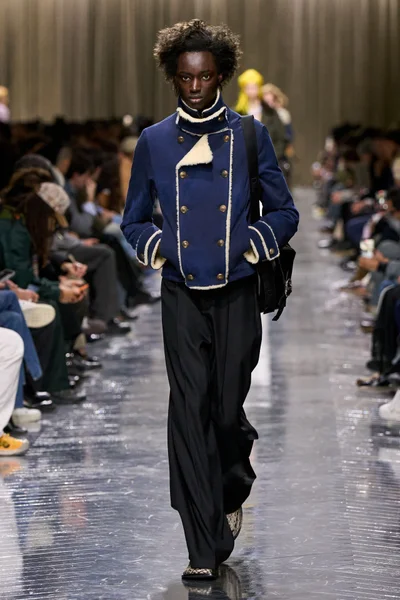 Look 19